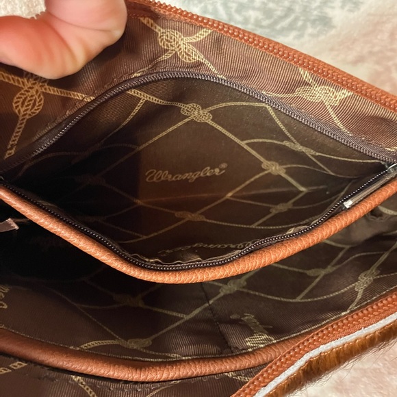 Wrangler Western cowhide crossbody bag - Picture 9 of 11
